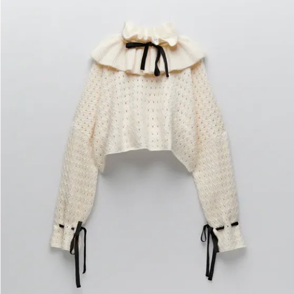 ZARA CREAM AND BLACK RUFFLE NECK BOW SLEEVE CROPPED SWEATER SIZE Small